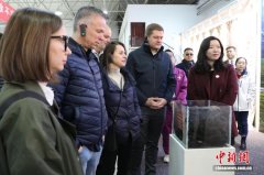 奥地利中国友好协会高级代表团参访青海藏毯企业